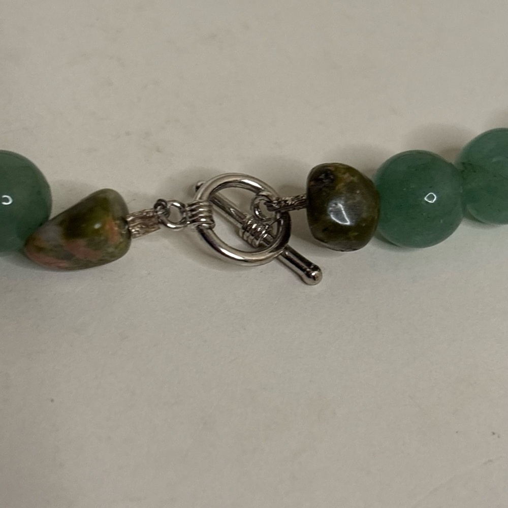 Handmade Green Aventurine Necklace with Agate Pendant & Toggle Clasp - Picture 4 of 5